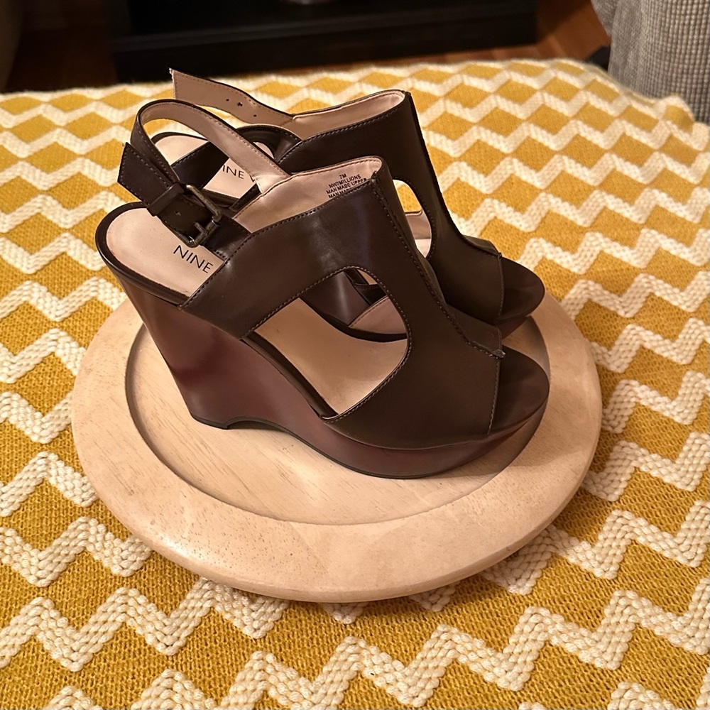 New Nine West platform sandals